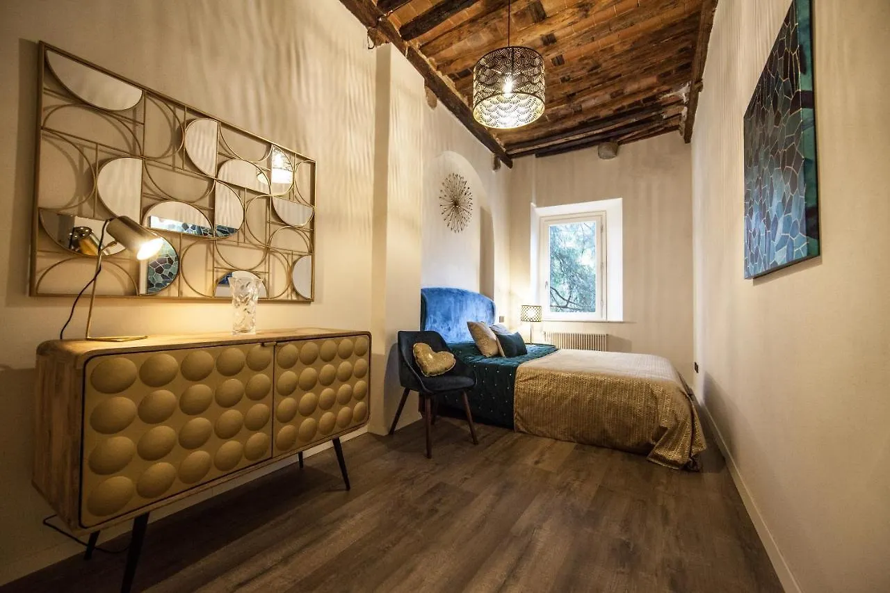 Historic Center Luxury Apartment Λούκα