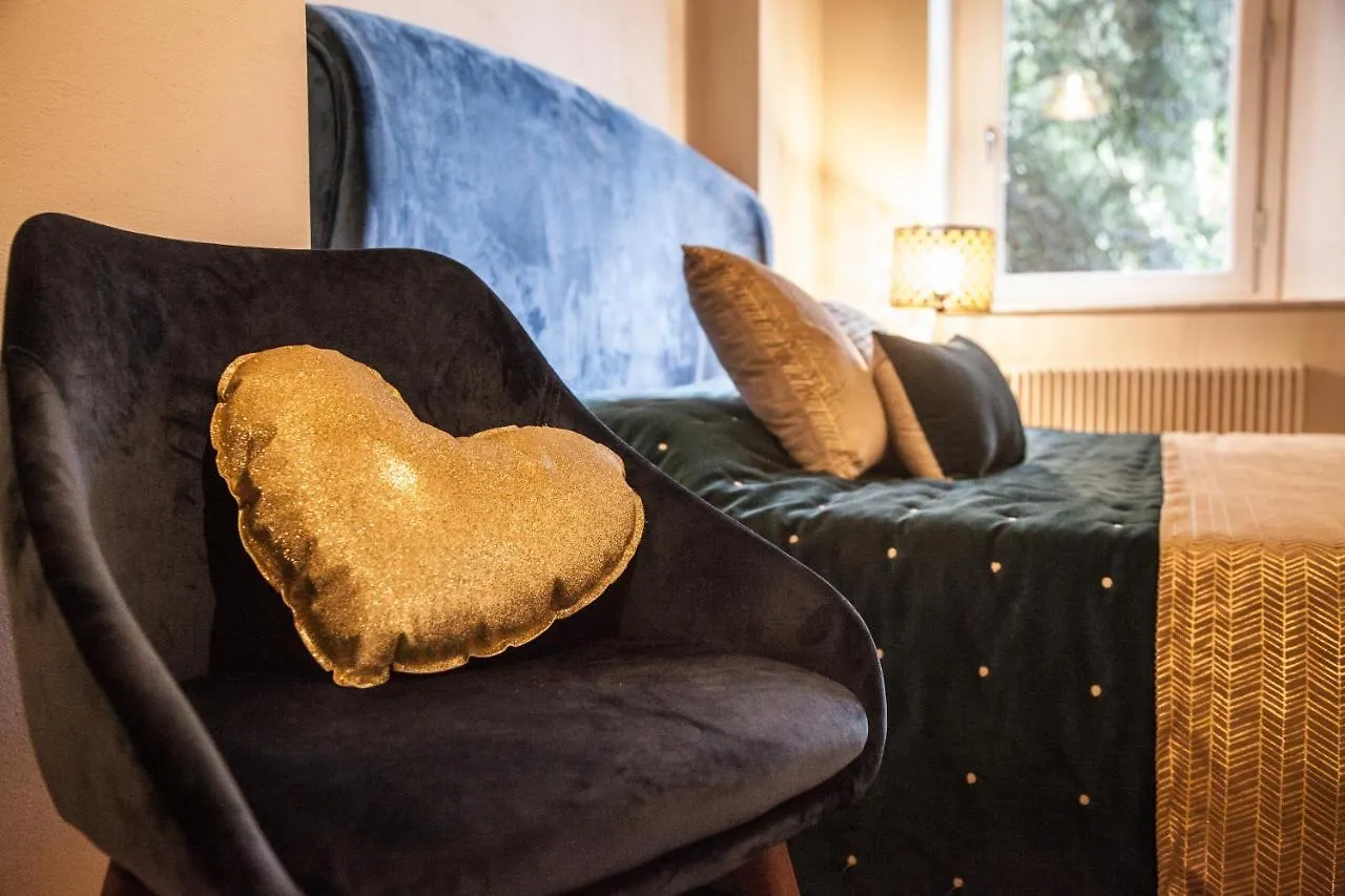 Historic Center Luxury Apartment Lucca 0*,  Italia
