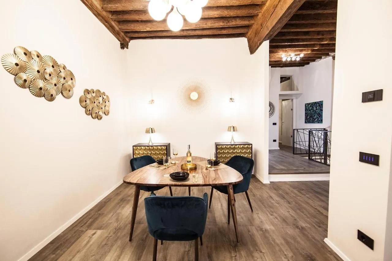 Historic Center Luxury Apartment Lucca 0*,  Italia