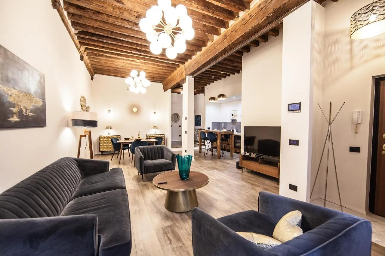 Historic Center Luxury Apartment Lucca Italy